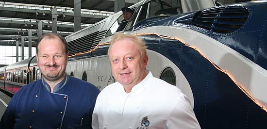Blue Star Train Chef Jürgen Drexler und Starkoch Alfons Schuhbeck, mit dem der Blue Star Train ab 1.12.2007 in gastronomischer Hinsicht kooperiert (Foto. MartiN Schmitz)